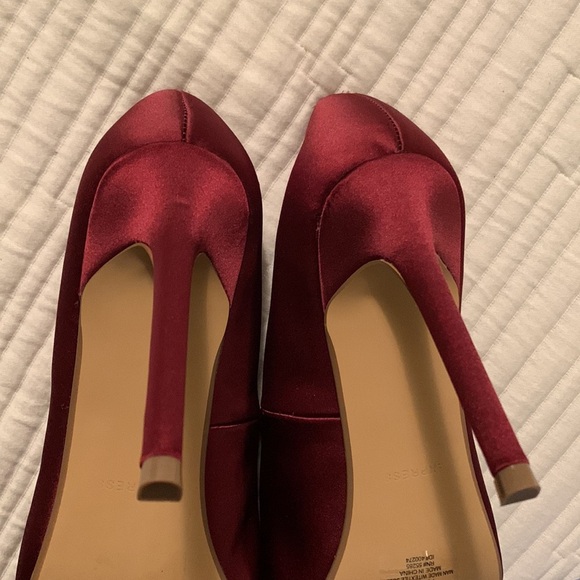 Express Women Satin Crystal Pumps SZ 10 - Picture 9 of 14